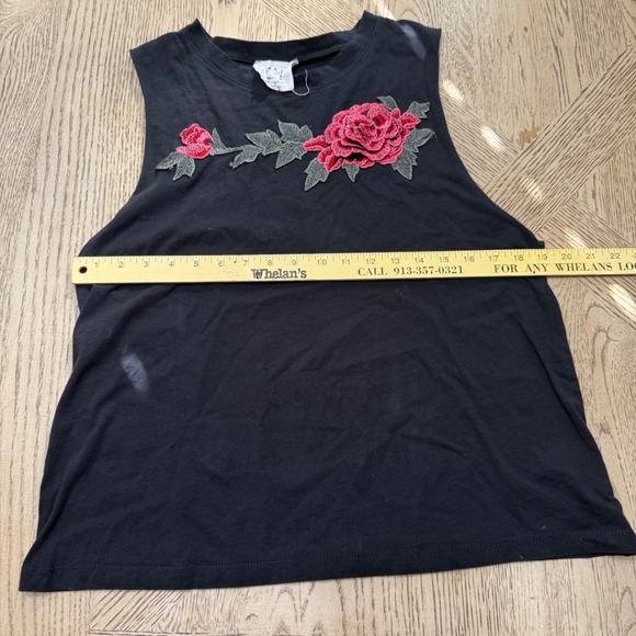 Sadie & Sage Women's Medium Black Rose‎ Embroidered Sleeveless Tank Top - Picture 6 of 9